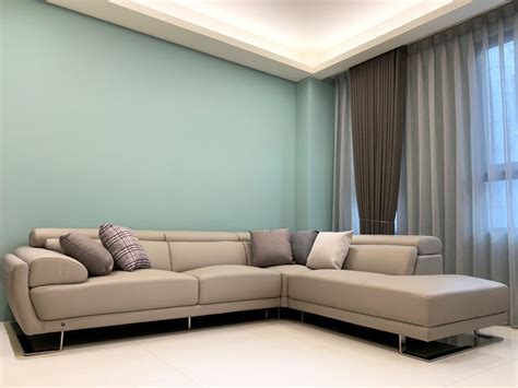 三種顏色 沙發靠窗設計